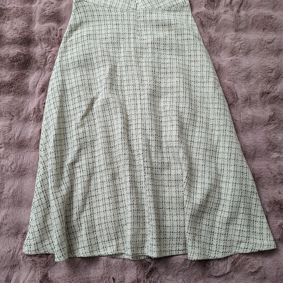 BNWT /Small/ pearl button high waisted tweed skirt - Picture 4 of 5